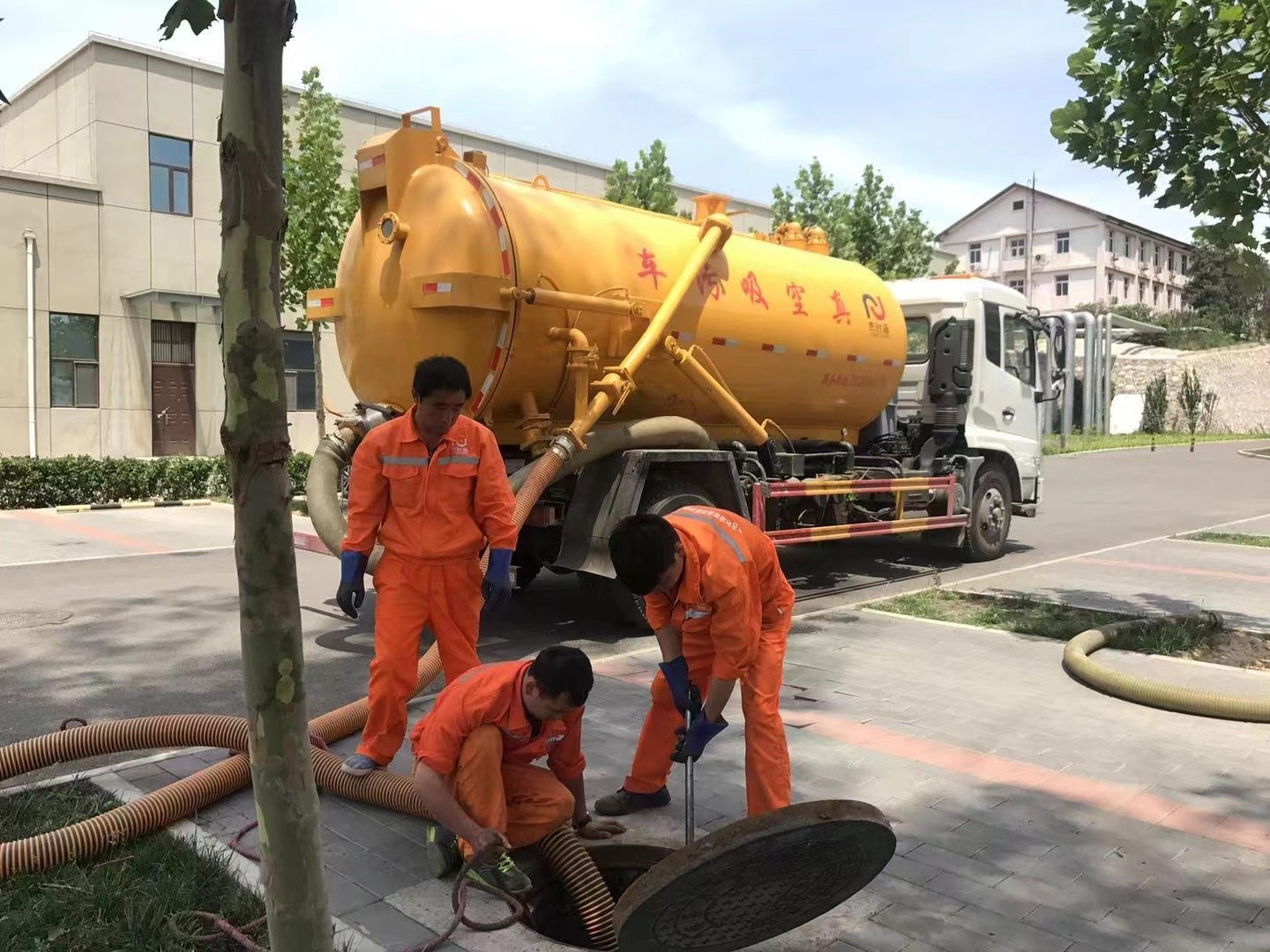 蓝田化粪池清理与5-8吨吸粪车施工效率分析